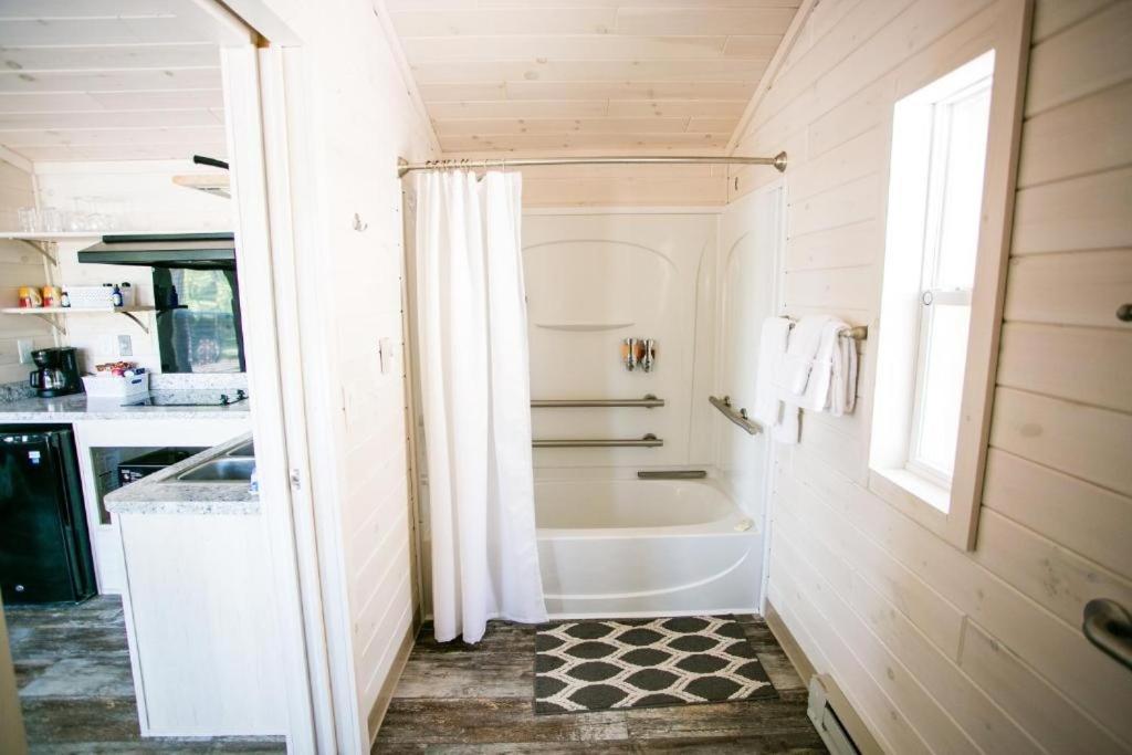 Lakefront Studio With Private Porch #39 At Long Cove Casa de férias *
